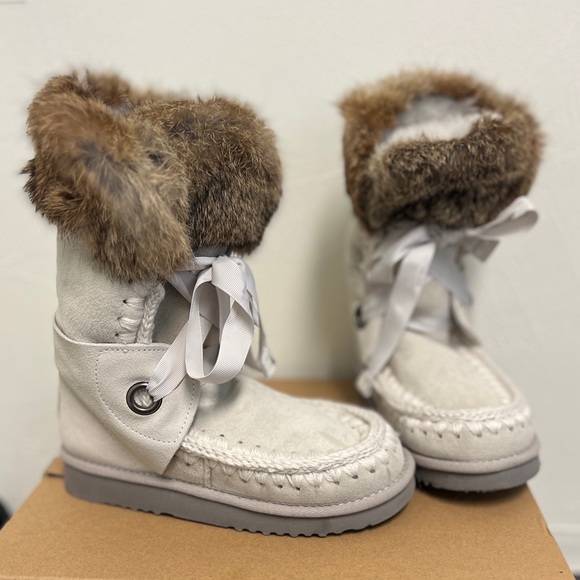 White suede Mou boots size 36 with rabbit fur & shearling inside Never Been Worn - Picture 2 of 7